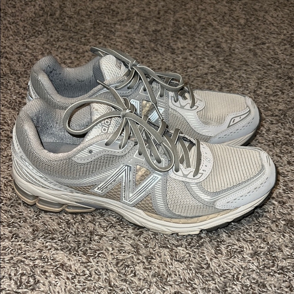 New Balance 860v2 men’s 10
